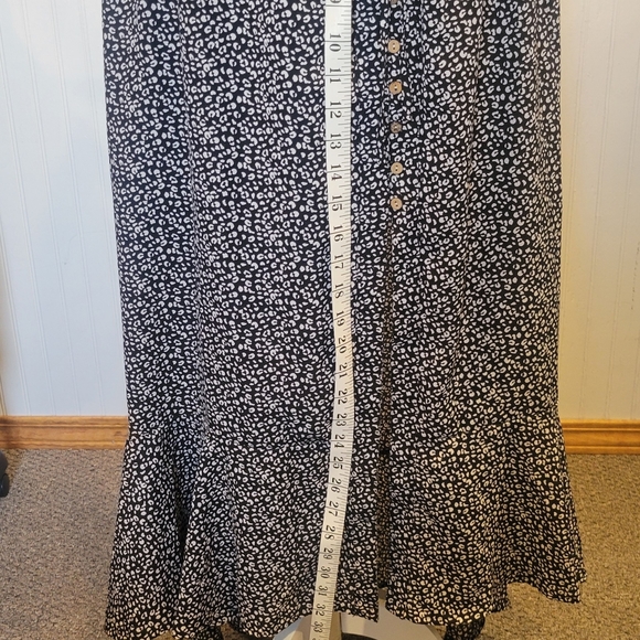Willow and root size xl high-low skirt, buttons down the front to a slit - Picture 5 of 7